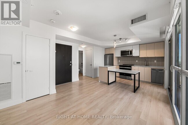 Photo du bâtiment - 1461 Lawrence Ave W