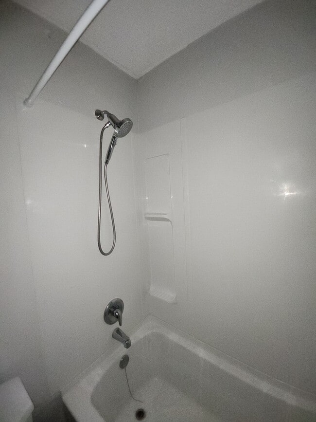 Building Photo - 30 Parkwood Dr