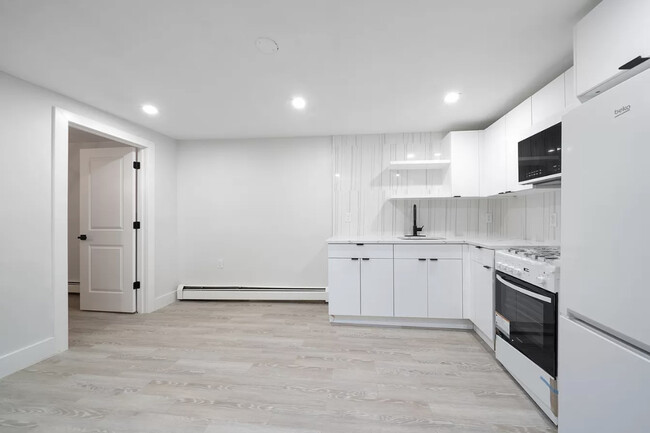 Building Photo - 28 Dales Ave