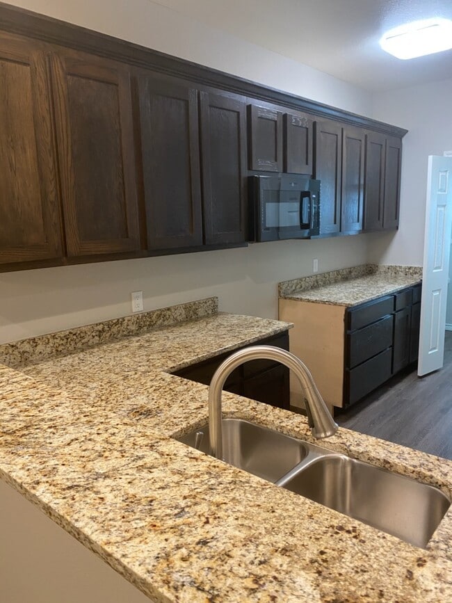 Building Photo - 600 Pecan Ct