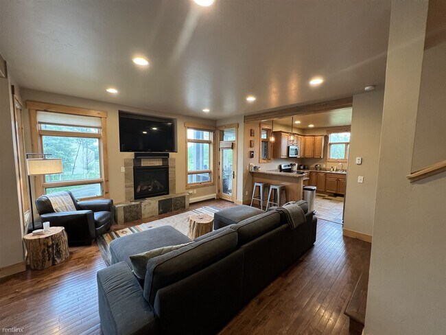 Building Photo - 4 br, 3 bath Duplex - 191 Buffalo Drive