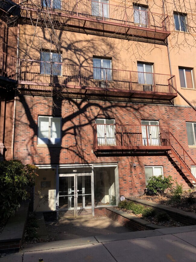 Building Photo - 220 Beacon St