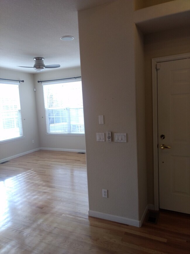 Foto del edificio - Magnificent and Spacious 2 bed/3 bath in G...