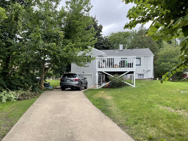 Building Photo - 1110 Ridge Rd