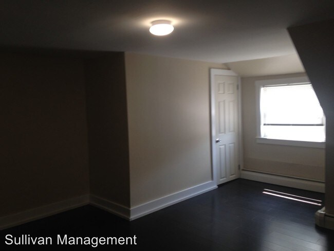Building Photo - 3 br, 1 bath Apartment - 12 Dunn Street