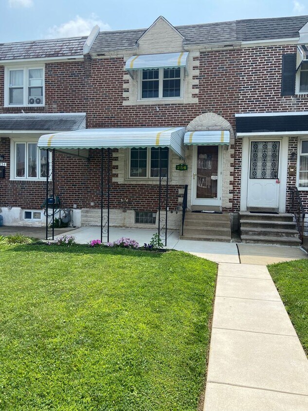 Primary Photo - Beautiful 3 Bedroom, 1 Bath in Clifton Hei...