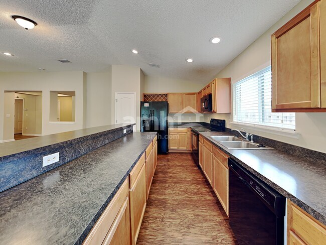 Foto del edificio - 2354 Adams Lake Blvd
