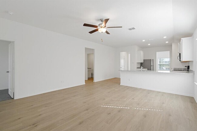Foto del edificio - 245 W Luna Blue Ln