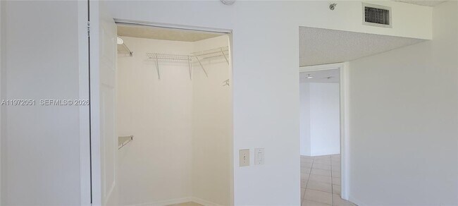 Foto del edificio - 150 NW 96th Ave