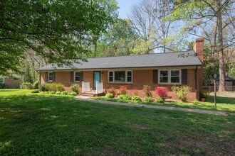 Building Photo - 2900 Clintwood Rd