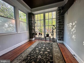 Building Photo - 111 E Gorgas Ln