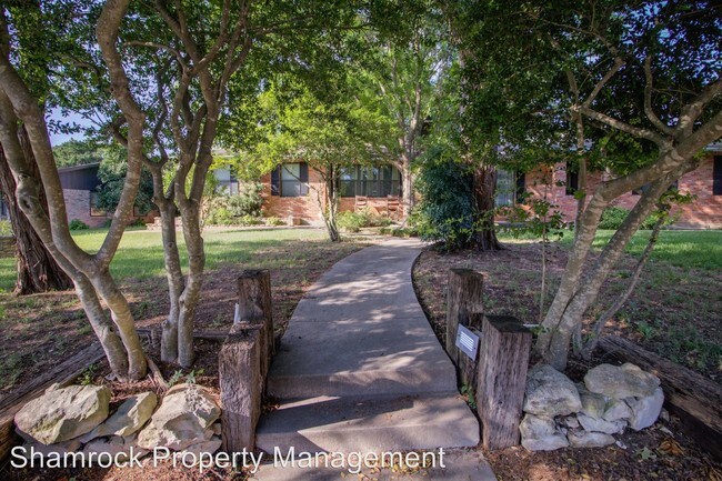 Building Photo - 3 br, 2 bath House - 2531 Stewart Dr