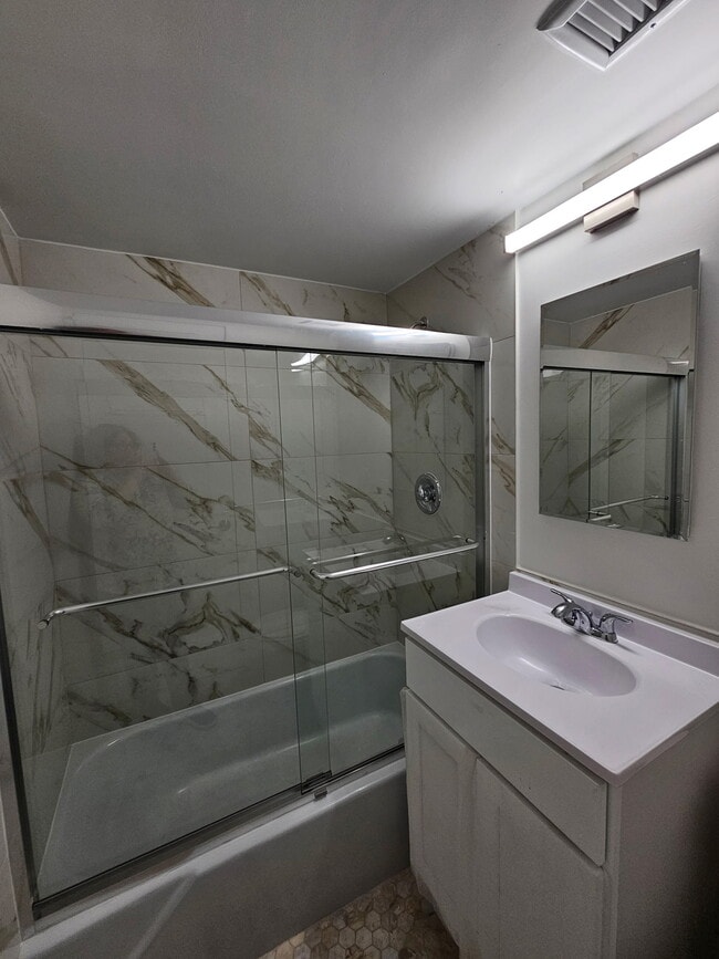 Building Photo - Regency Apartments