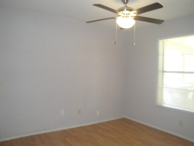 Foto del edificio - 2208 Bunker Hill Ct