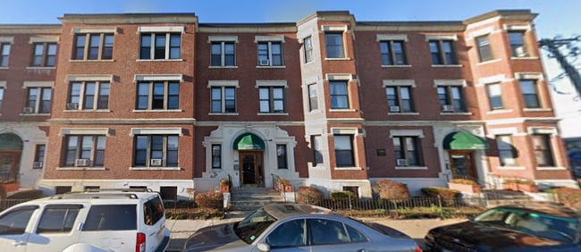 Building Photo - 437 Cambridge St