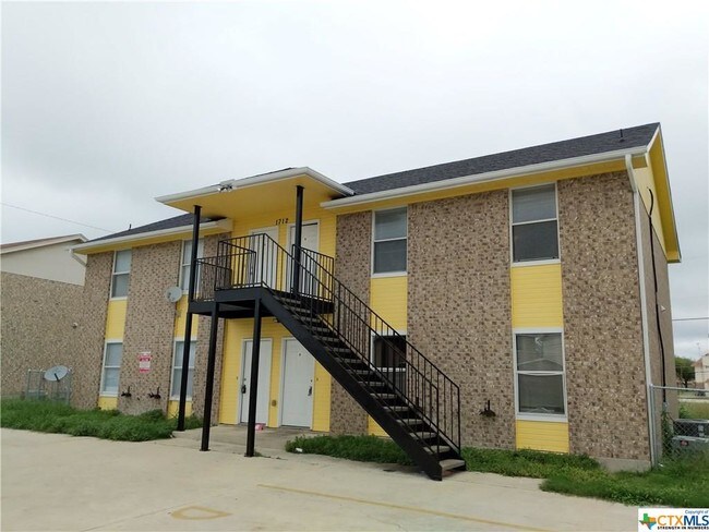 Building Photo - 1712 Benttree Dr