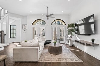 Building Photo - 3319 Beverly Frst Dr