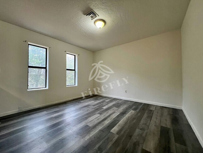 Building Photo - 410 S El Cajon Cir