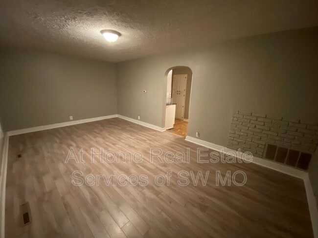 Building Photo - 2139 N Benton Ave