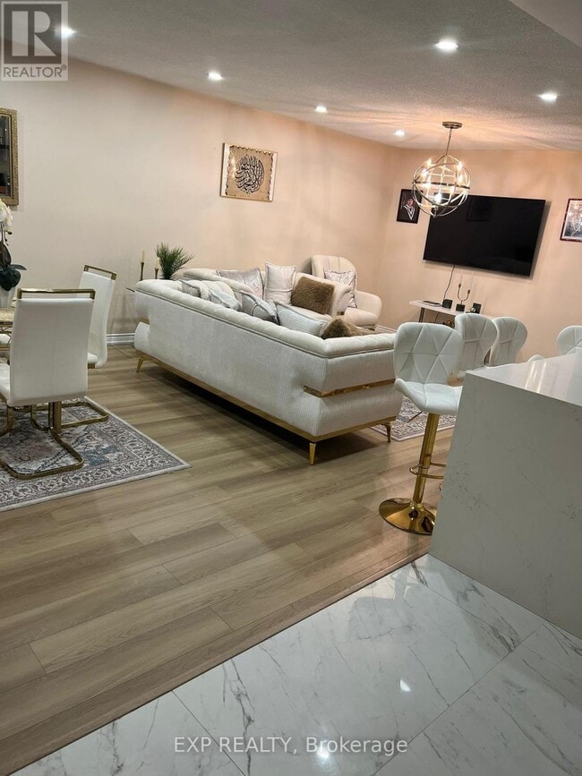 Building Photo - 671 Adelaide Ave E