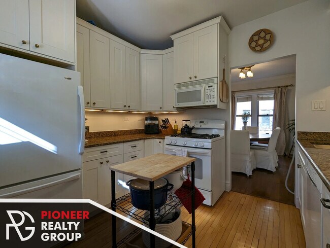 Foto del edificio - 547 W Brompton Ave