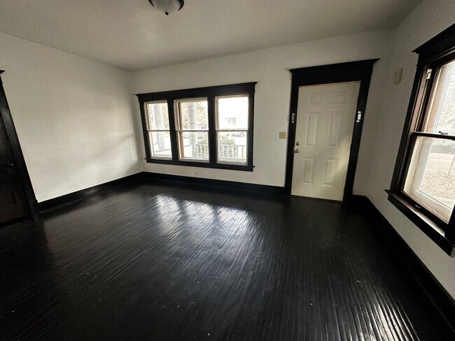Foto del edificio - 715 Spring St