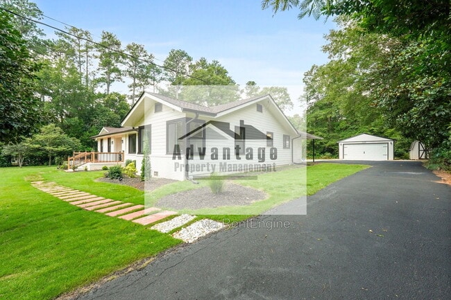 Building Photo - 1099 Pine Valley Rd