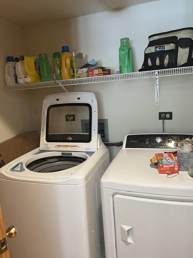 In Unit Washer & Dryer - 4322 N Lincoln Ave