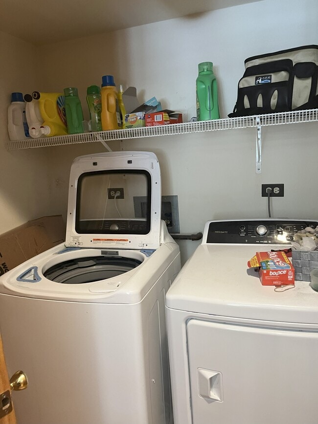 In Unit Washer & Dryer - 4322 N Lincoln Ave
