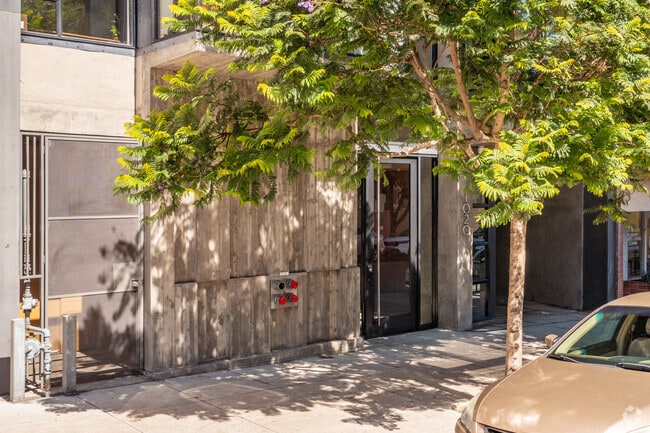 Entrance - 1018-1020 Pine St