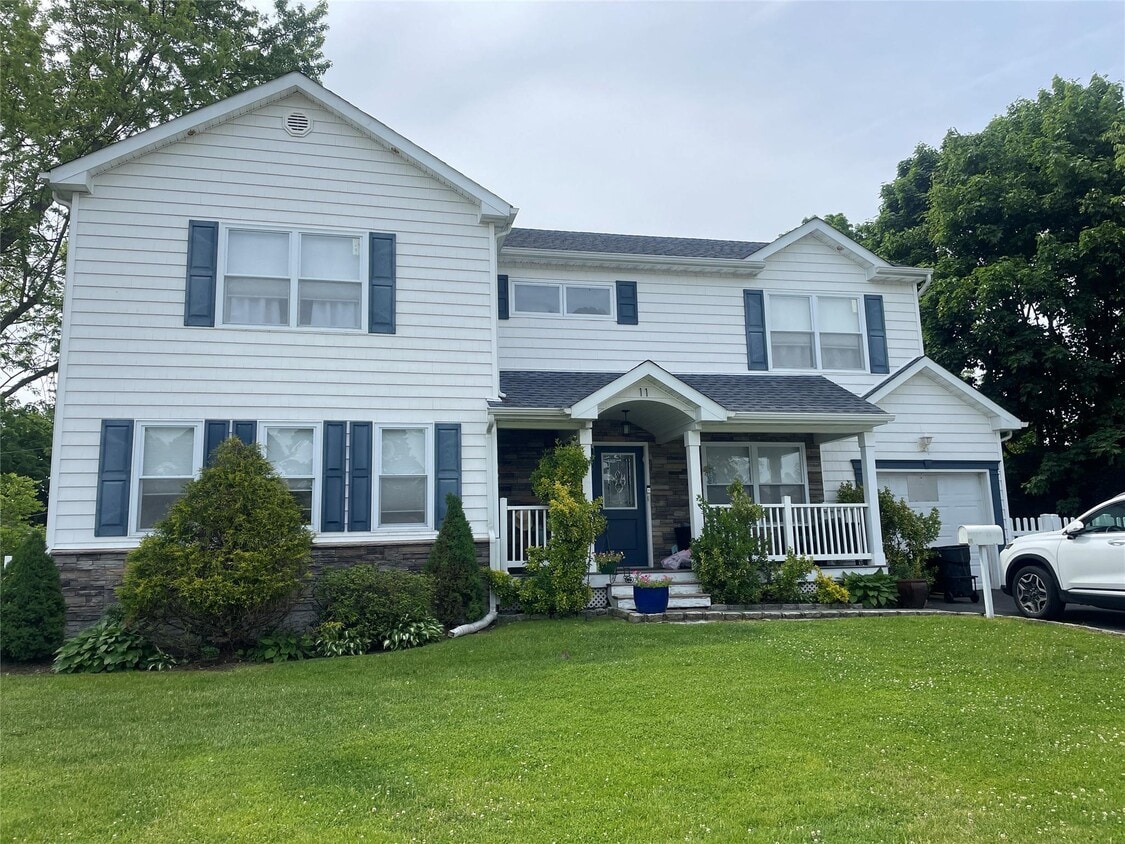 Primary Photo - 11 Charlotte Pl