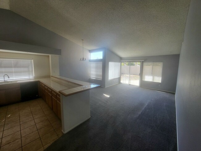 Building Photo - Great Single Story w/ 3 Car Garage