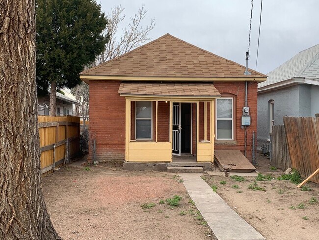 Building Photo - Ranch Style 2 Bed 1 Bath in Pueblo!
