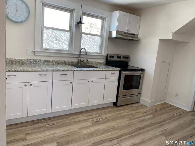 Foto del edificio - 51 Indian Neck Ave