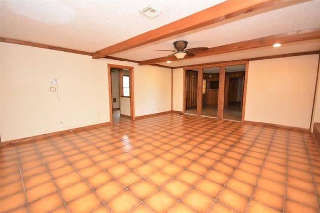 Building Photo - 208 Southern Oaks Dr