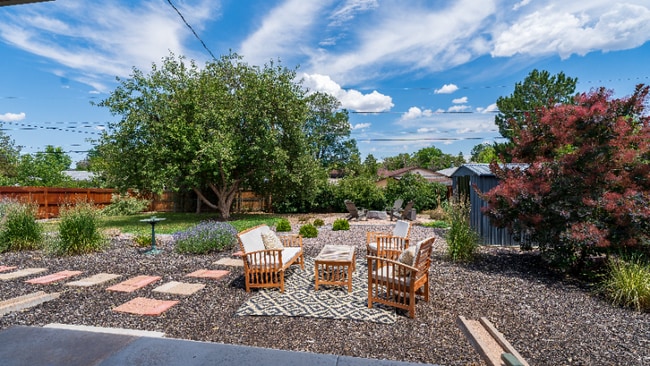 Building Photo - 480 Troy St