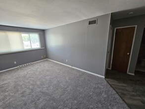Building Photo - 18051 Lakeshore Blvd