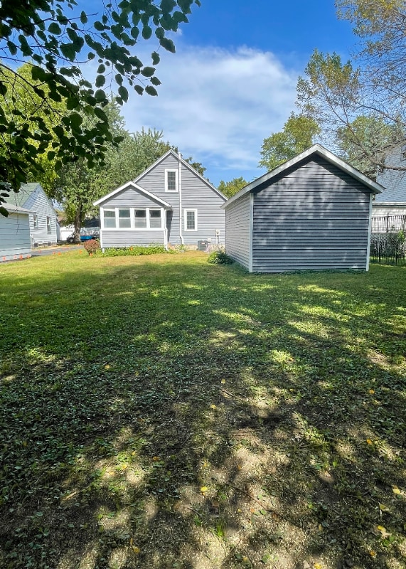 Building Photo - 412 W Skaro St