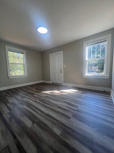 Foto del edificio - 2728 W Surrey Dr