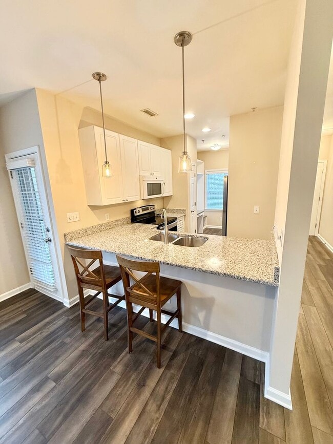 Foto del edificio - 8938 Rosalyn Glen Rd