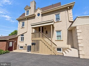 Building Photo - 815 Fayette St