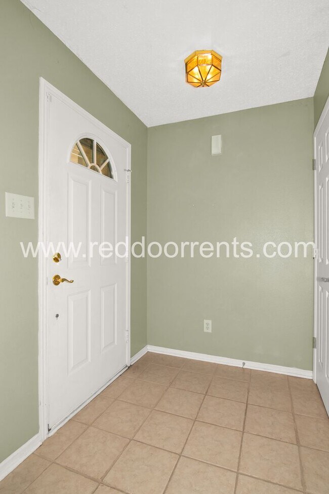 Foto del edificio - Coming Soon! Picture yourself in this upda...