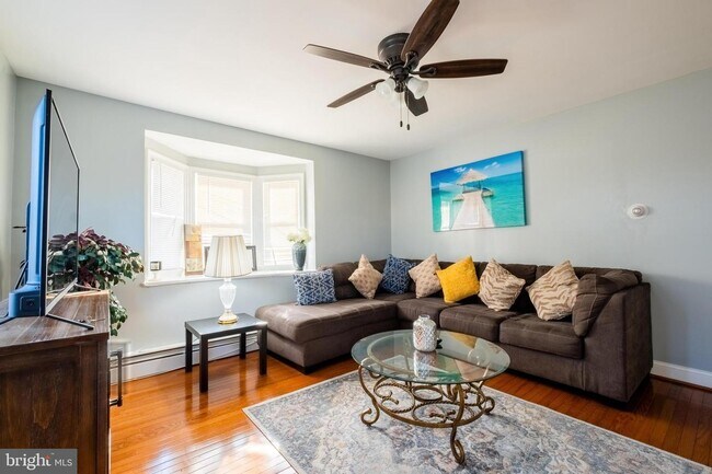 Foto del edificio - 700 Charing Cross Rd