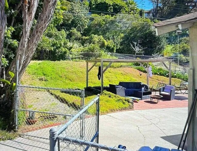 Foto del edificio - 3296 Talbot St