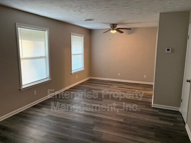 Building Photo - 3400 Hallbrook St