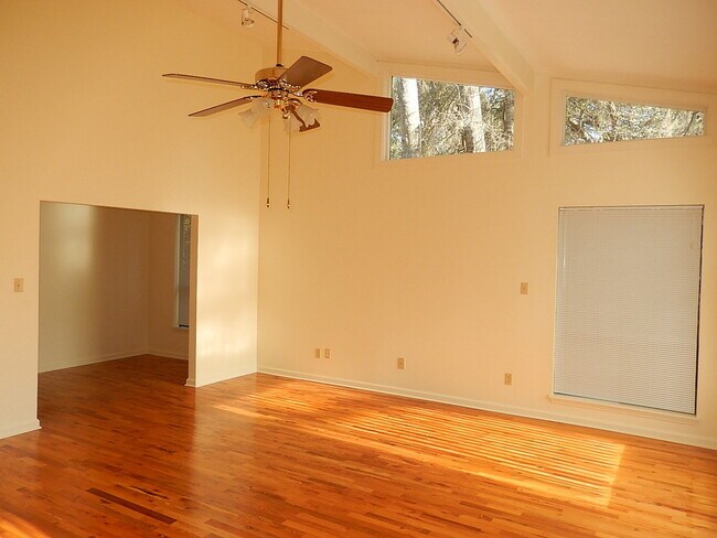 Building Photo - AMAZING 3/2 Killearn Home w/ Wood Floors, ...