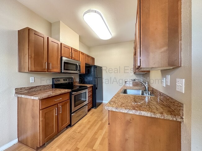 Building Photo - 13 Schooner Ct