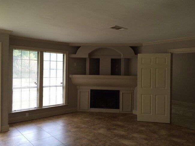 Foto del edificio - 604 Old Manor Rd NW