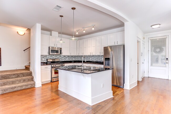 Foto del edificio - 670 Marina Cottage Dr