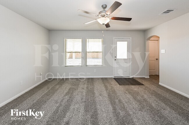 Building Photo - 25590 Roy Rogers Rd